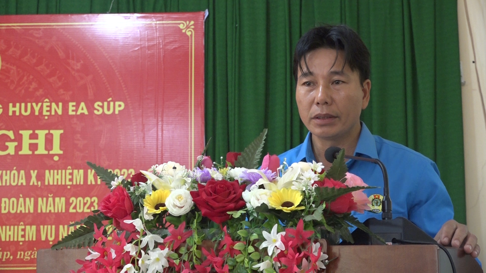 ông Nguyễn Văn Huân chủ tịch LĐLĐ huyện khai mạc hội nghị